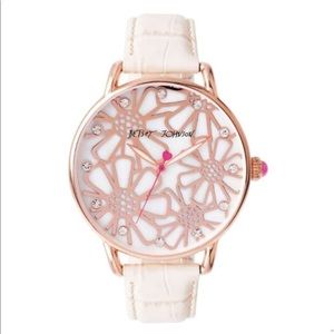 Betsey Johnson Daisy’s crystal quartz daisy watch